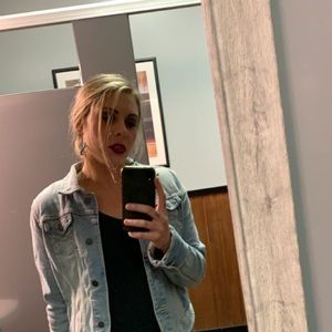 Meet your Posher, Caitlyn